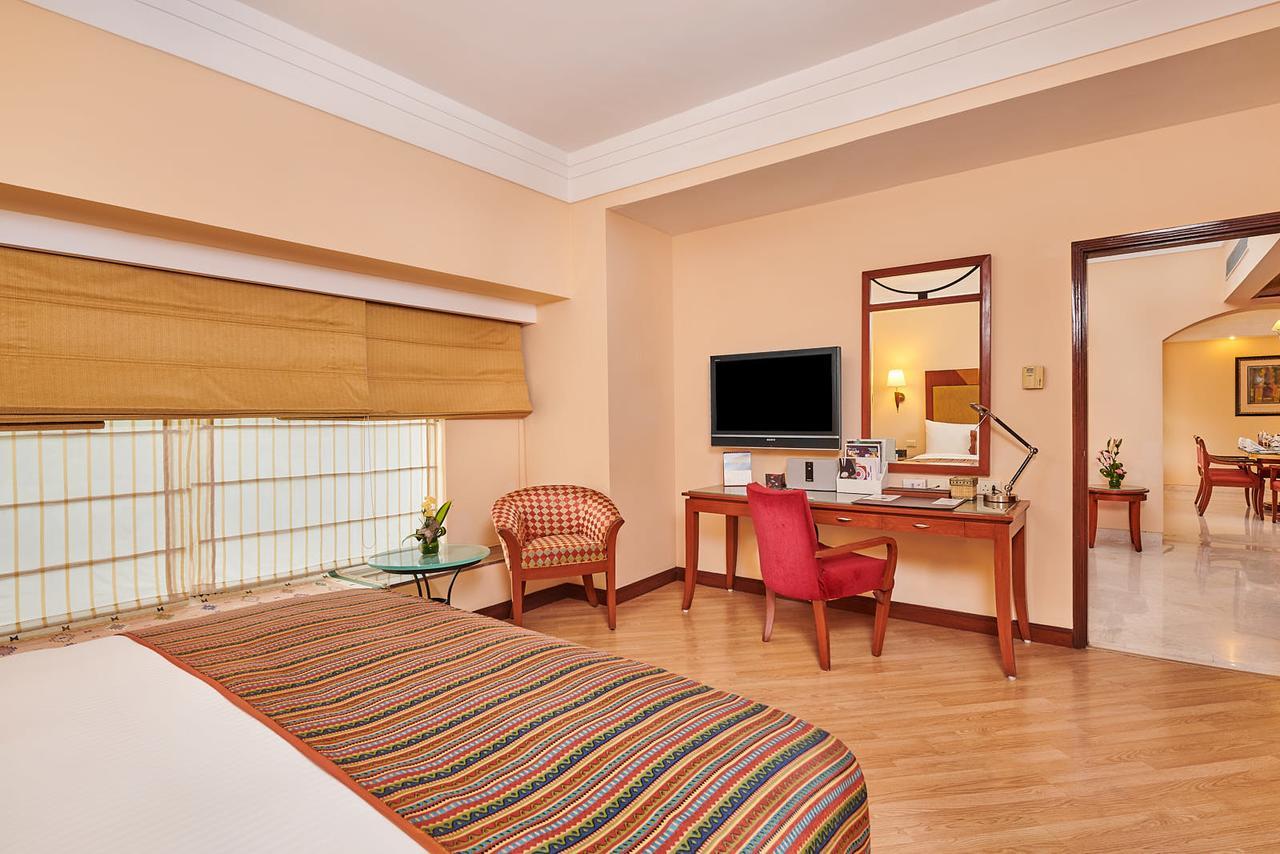 The Lalit Ashok Hotel Bangalore Exterior photo